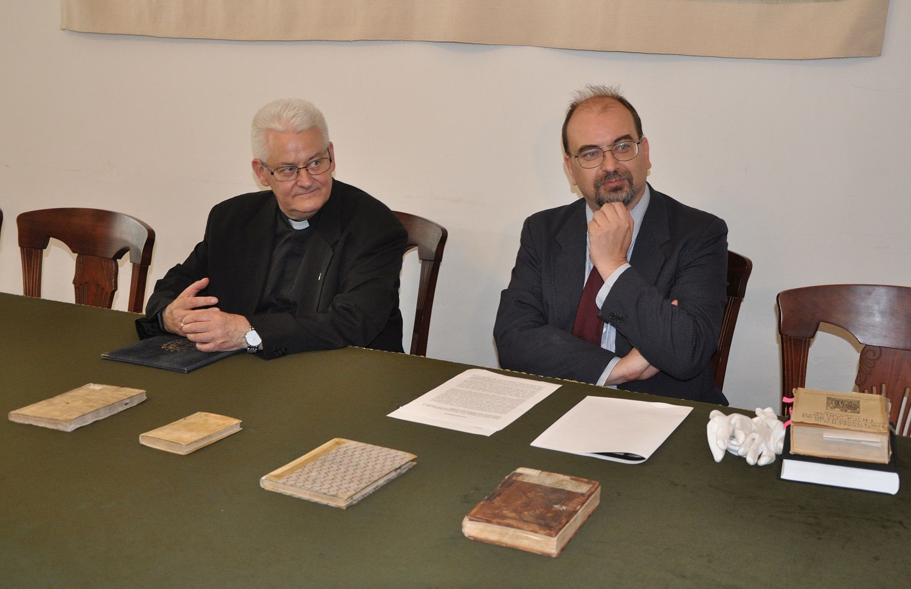 A püspöki könyvtárba hazatért ősnyomtatványok bemutatása